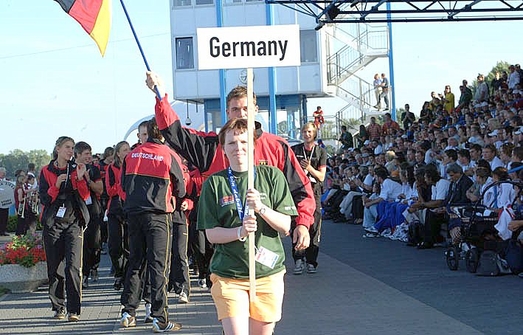Die deutsche Mannschaft marschiert ein