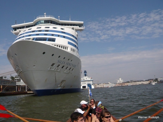 20_Karelia Soutu 2011 327Helsinki Kirchboot F_hrhafen _Baerbel.JPG